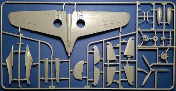 1/48 Curtiss P-40B Warhawk (YENİ KALIP)